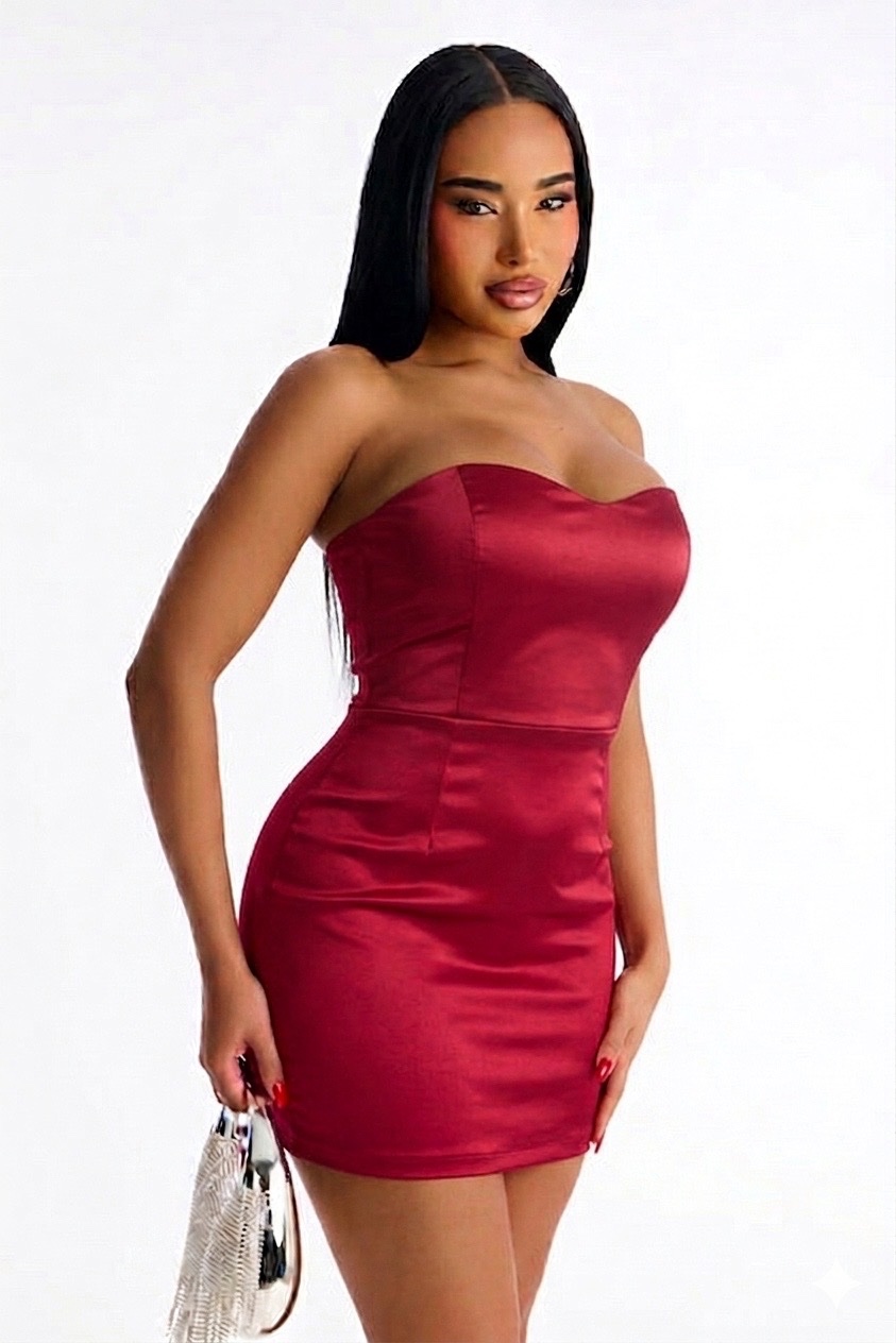 ✨ Robe bustier satinée rouge bordeaux ❤️ 💃 Coupe moulante ultra féminine, élégante et tendance. Parfaite pour vos soirées et occasions spéciales ✨🔥