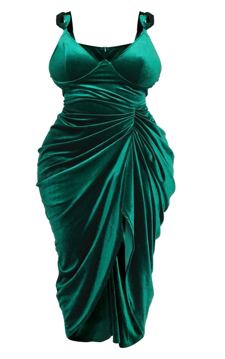 Prettylittlething Magnifique robe bustier en velours émeraude avec un drapé sophistiqué. ✨👗