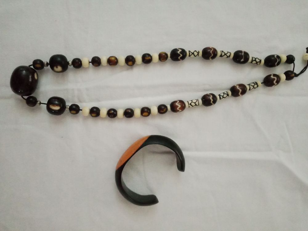 Bracelet et collier africain 