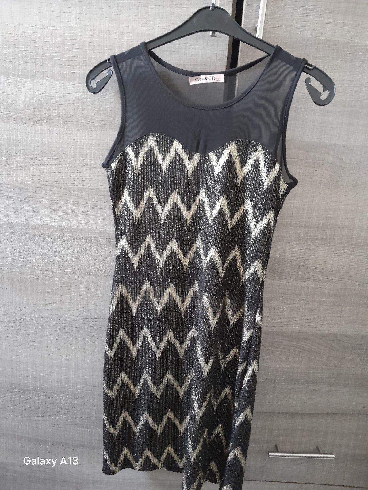 Robe noir/doré jamais porté taille S/M