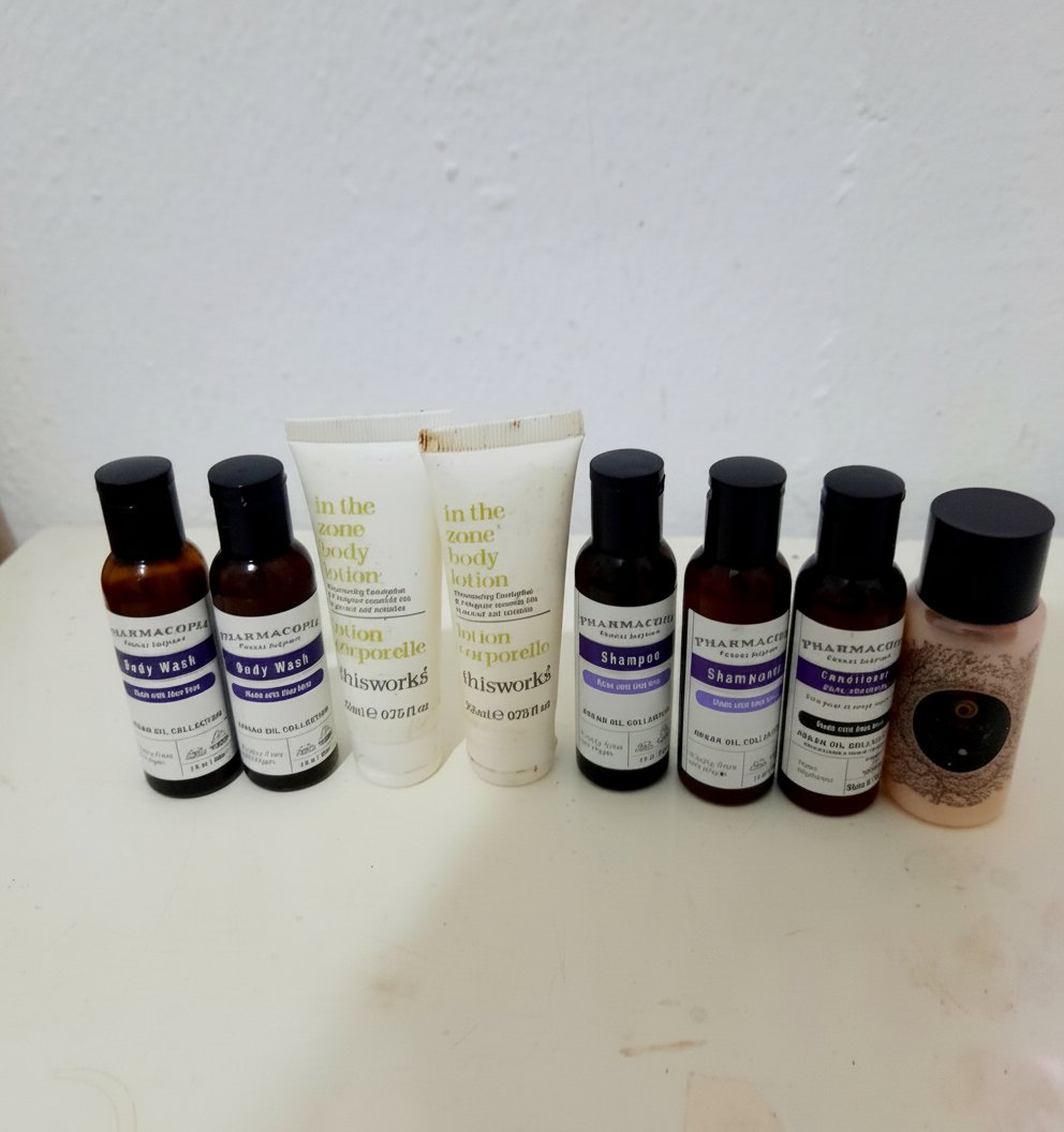 Lot pharmacopia : 4 body lotion + un shampoing + 3 après shampoing 