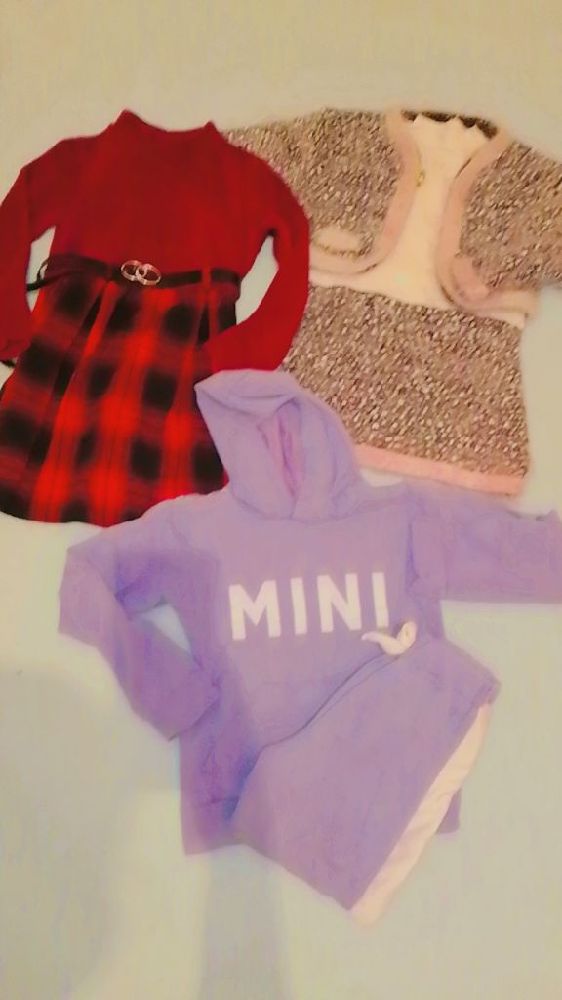 Lot fille 2 robes +survêtement 