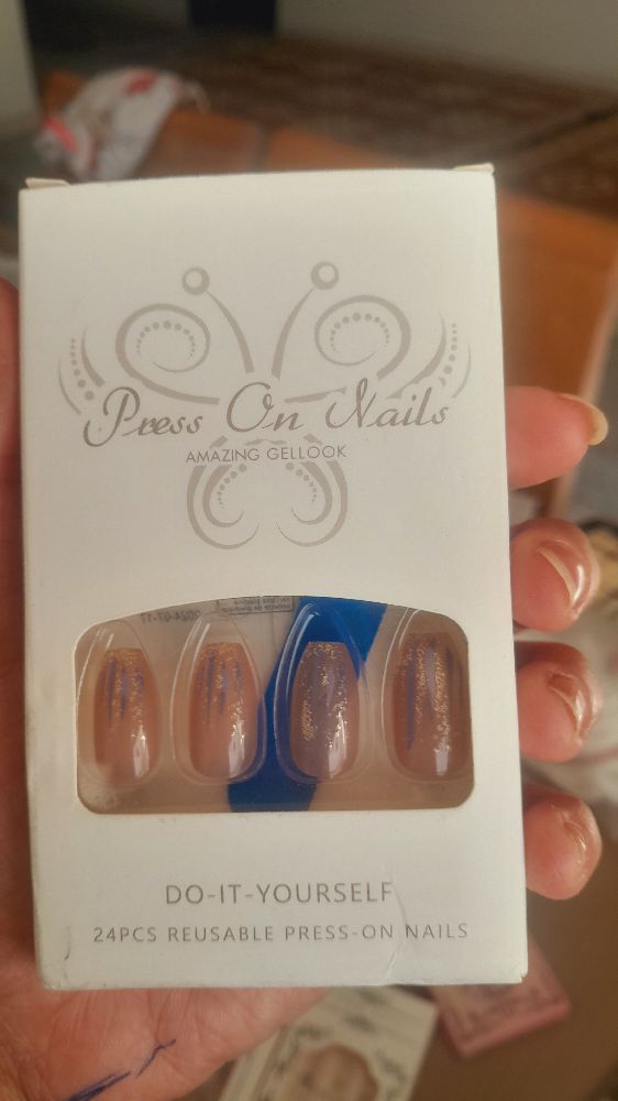 Pack Faux ongles  24 faux ongles + 24 étiquettes collantes + lim 