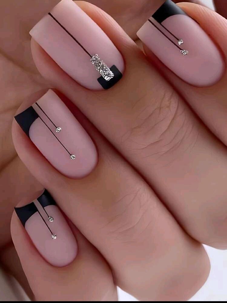 Pack Faux ongles  24 faux ongles + 24 étiquettes collantes + lim 
