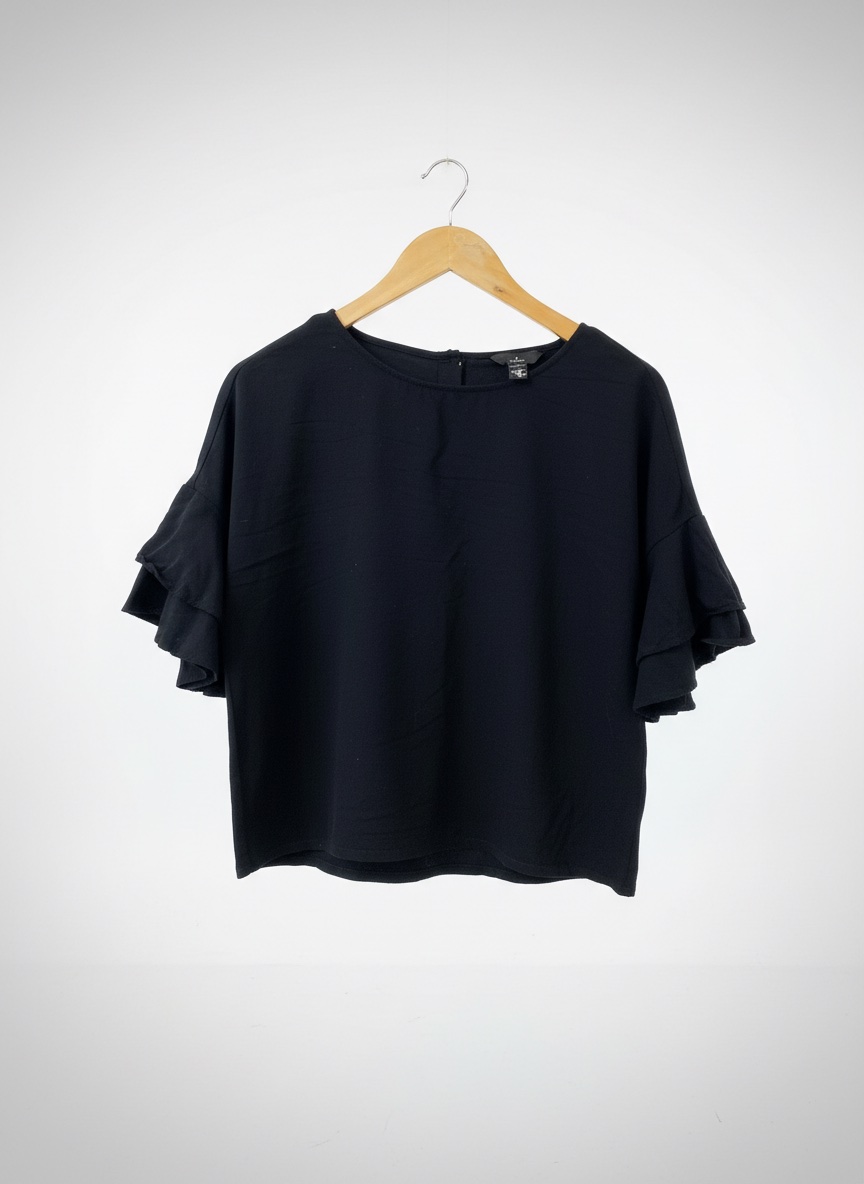 Chemise noir foncé avec Détails Volants et Boutons au Dos