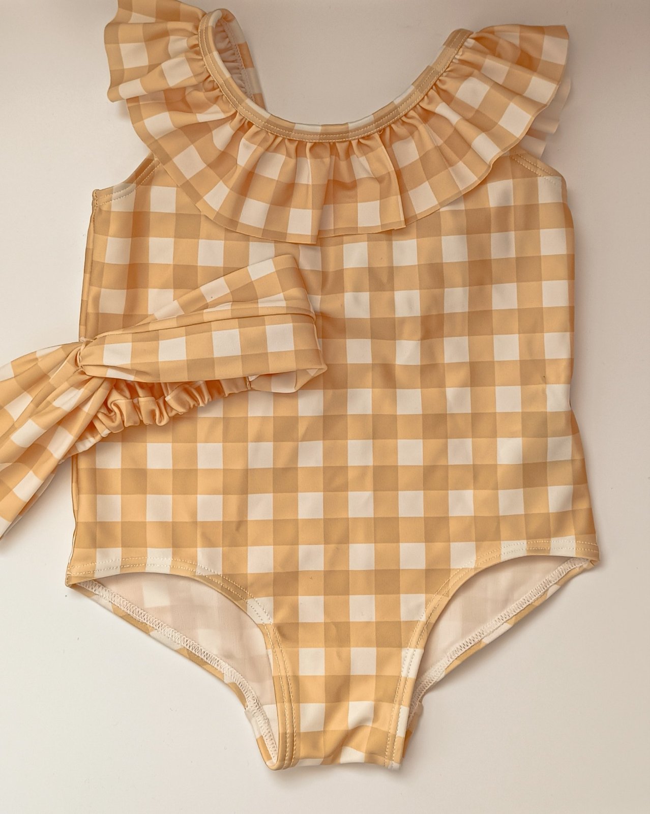 Maillot de bain bébé fille avec son bandeau.