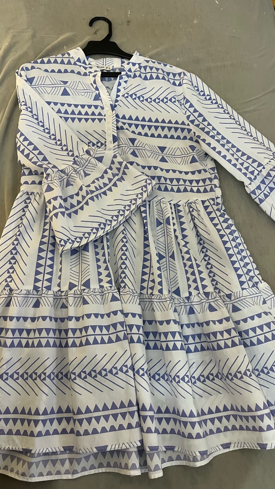 Robe courte fluide à motifs géométriques