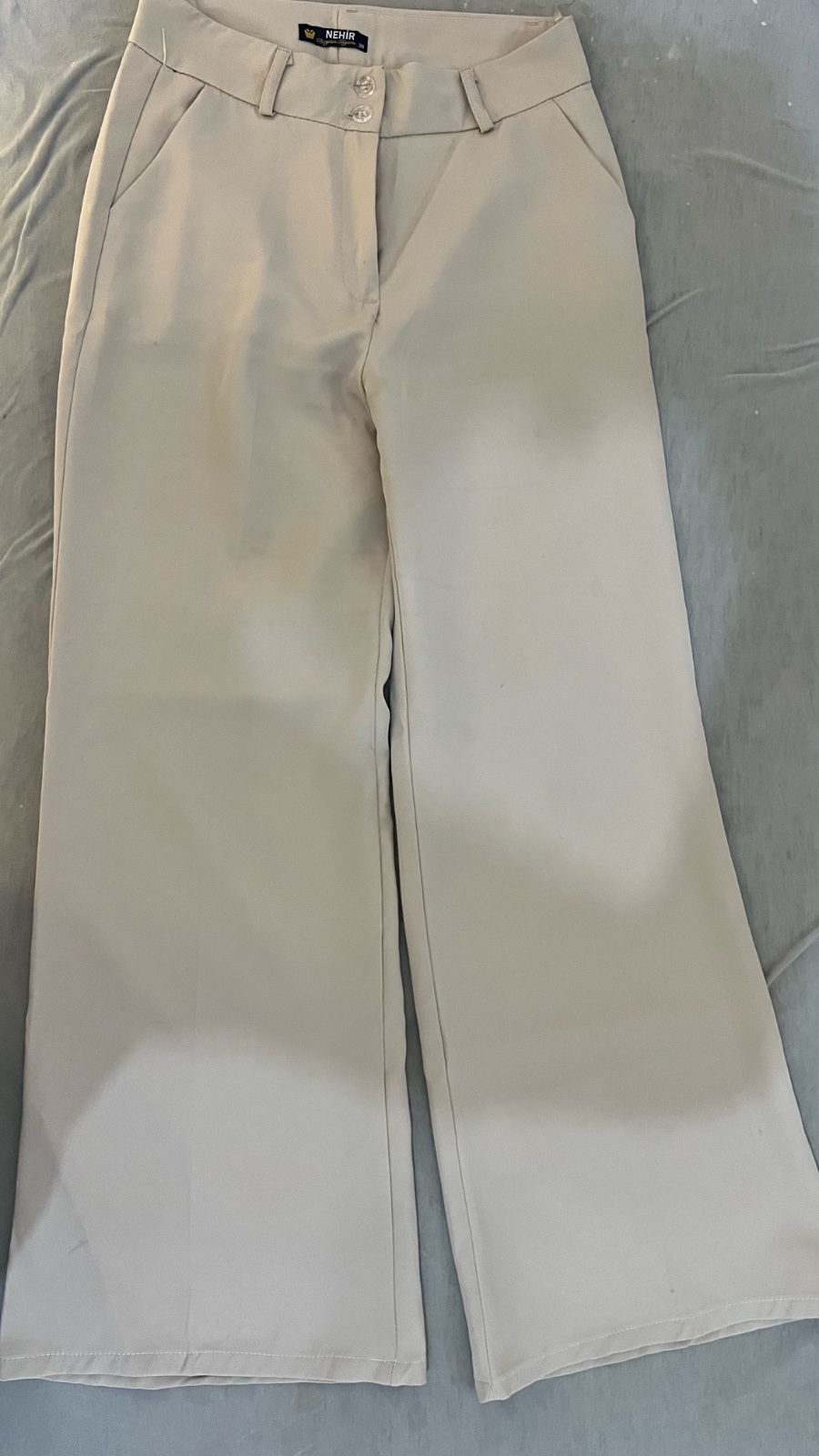 Pantalon classique beige à coupe large