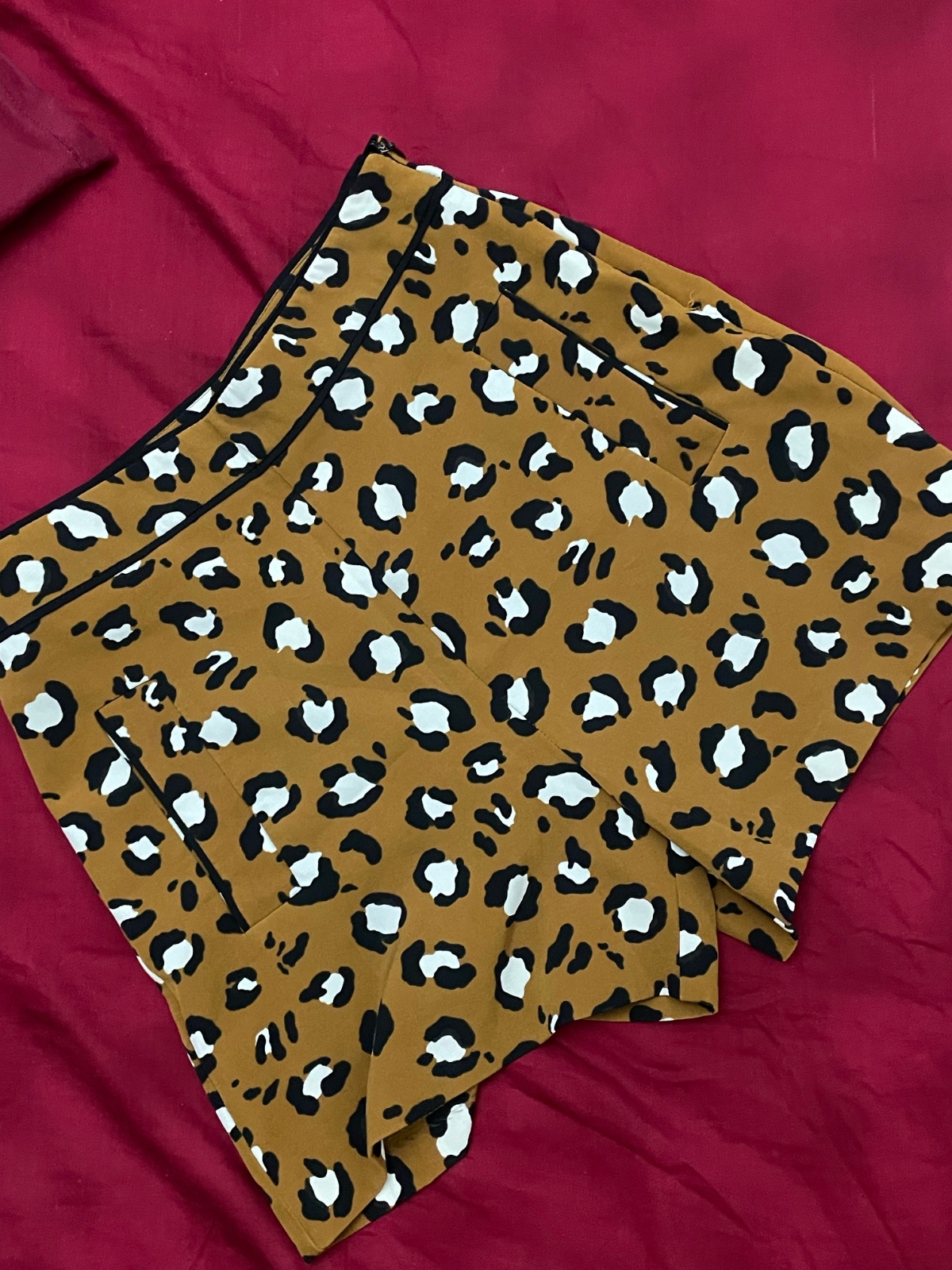     Short Zara Basic imprimé léopard