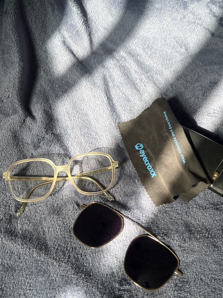 Lunettes eyecroxx authentique ( code affiche )