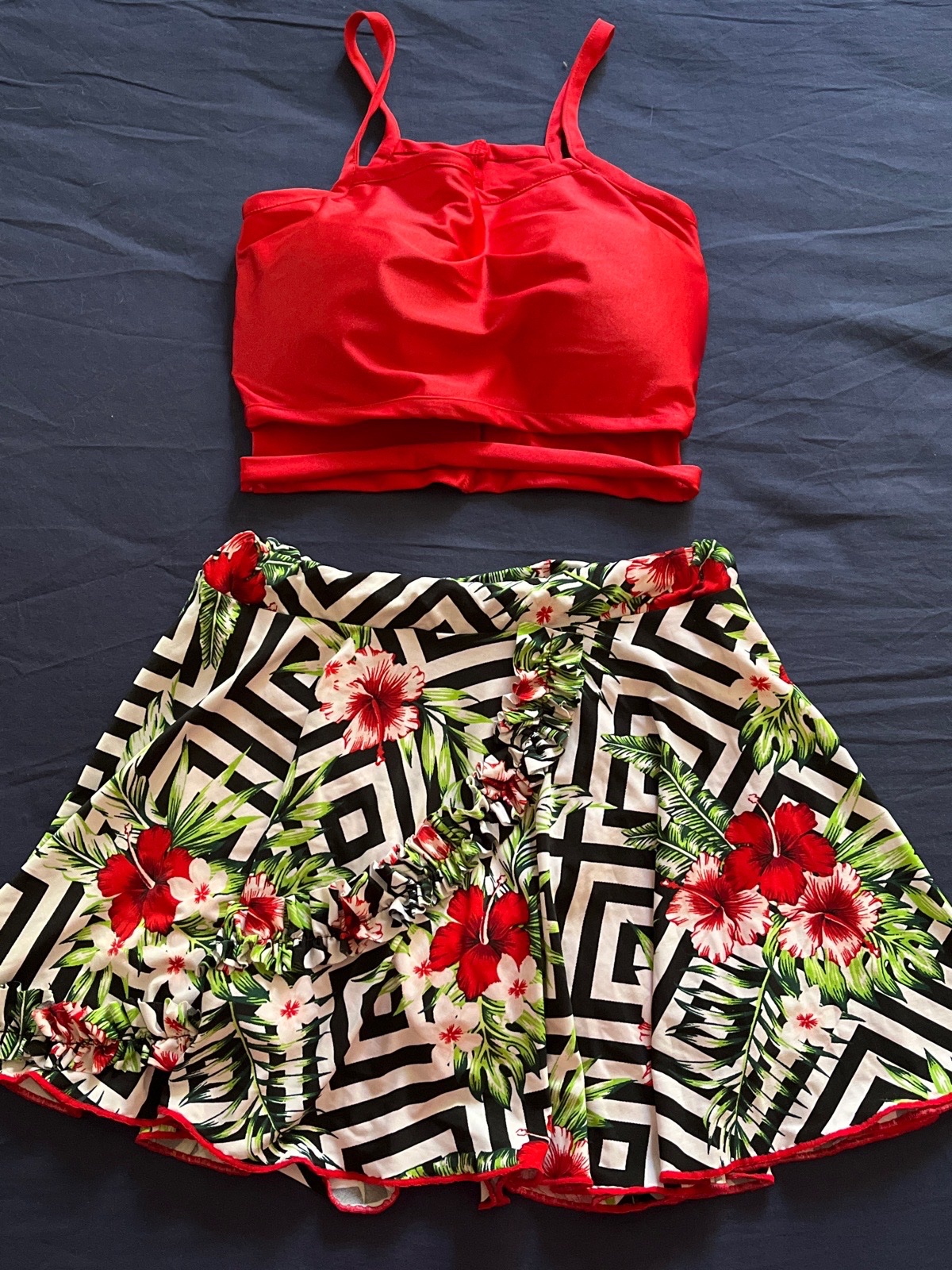 Ensemble maillot avec short ( lesa9 maa l jupe )