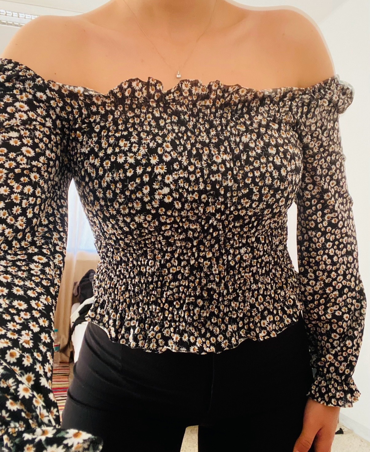 Pull en noir fleuri importation turkey 