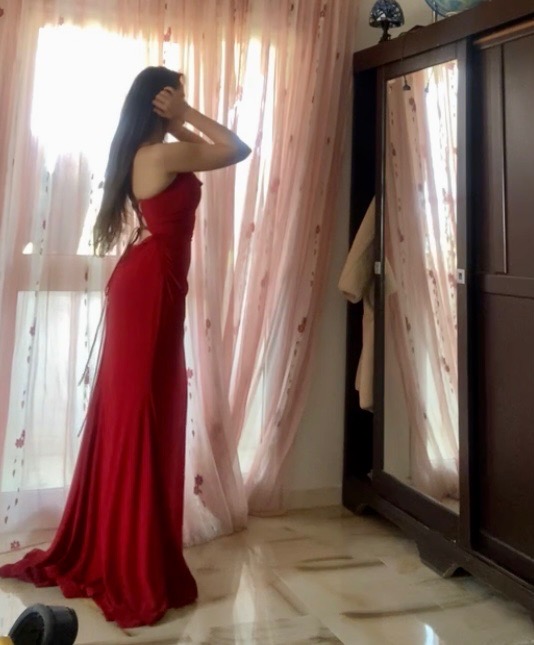 Robe rouge tres ravissante 