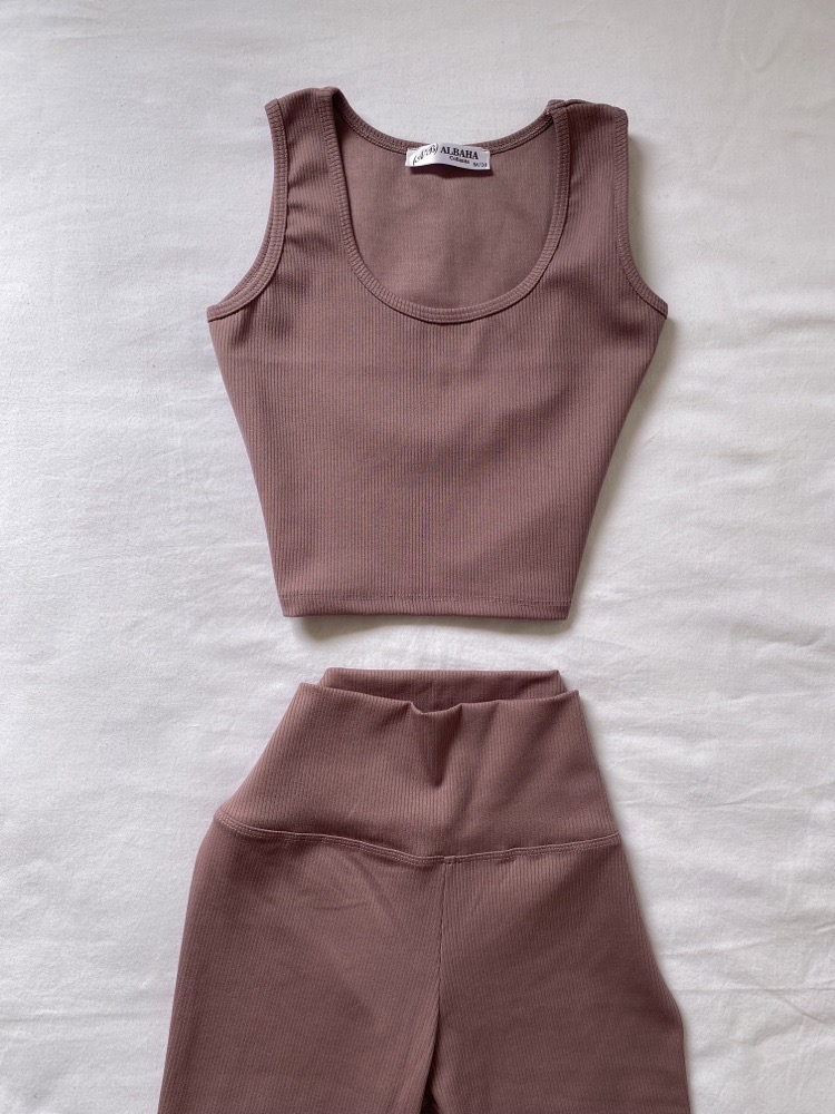 Tenue de sport en violet importé w fama 38 et 40 