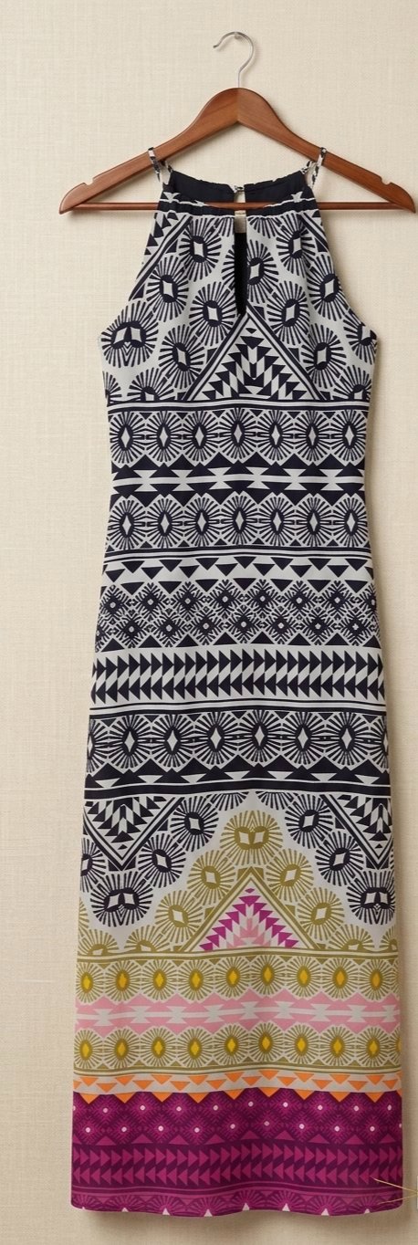 فستان  طويل بستايل هيلتر (Halter Maxidress)