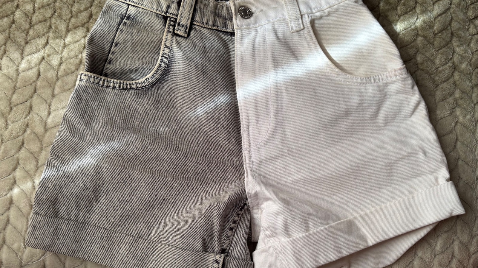 Short en jean bicolore Bershka