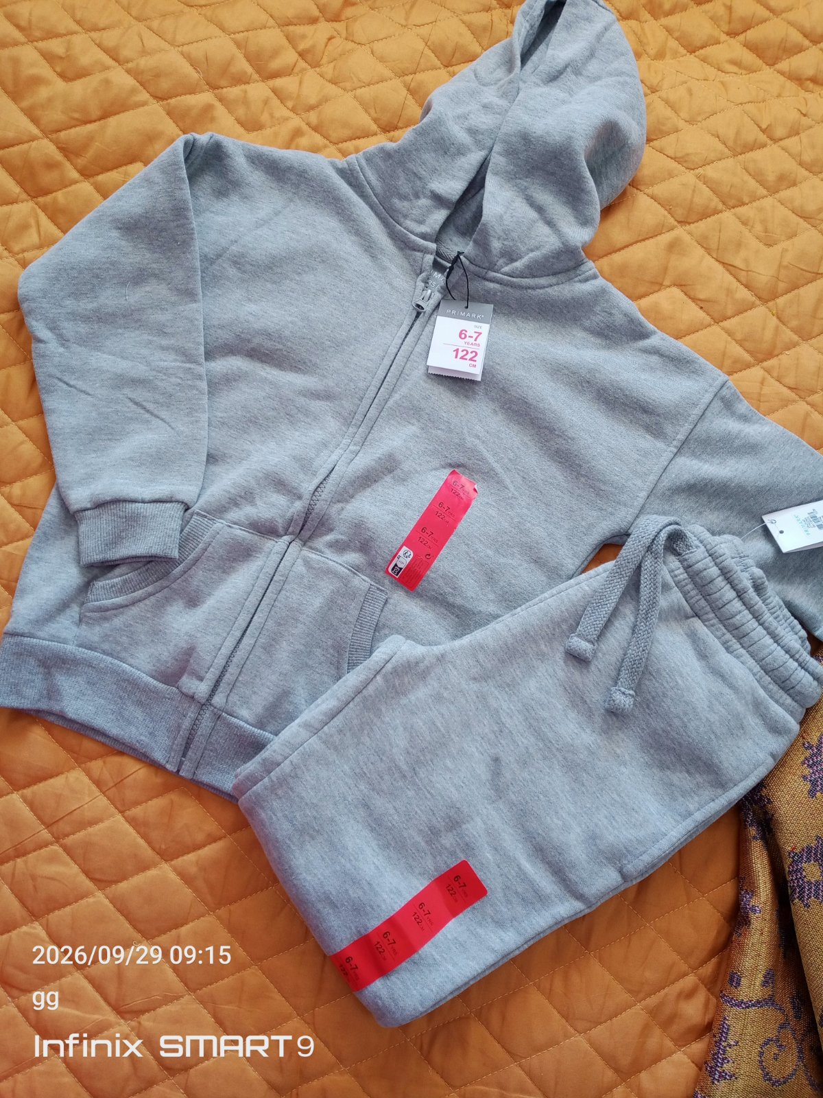 Jogging Primark pour garçon 6-7 ans
