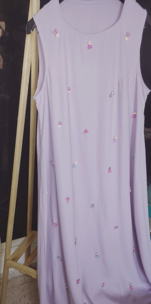 Robe lilas sans manches avec des petits strass direct a7la b barcha ❤️ ma création ☺️