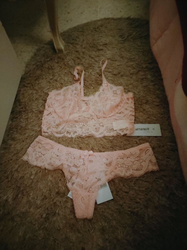 lingerie bralette et string tina