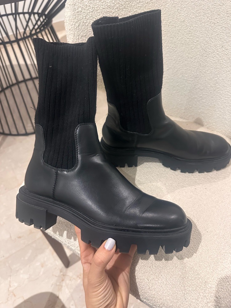 Des bottines chaussettes zara 