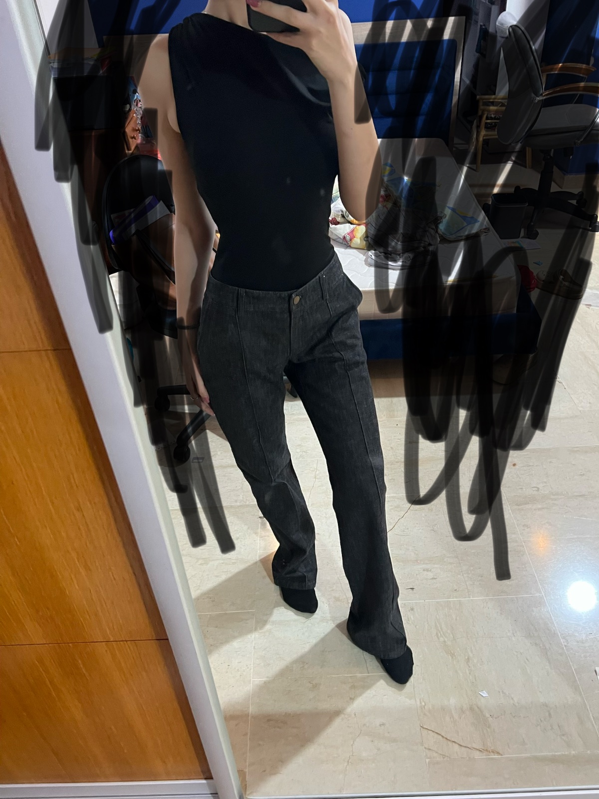 Pantalon gris foncé à fines rayures verticale ( style Bootcut Jeans)