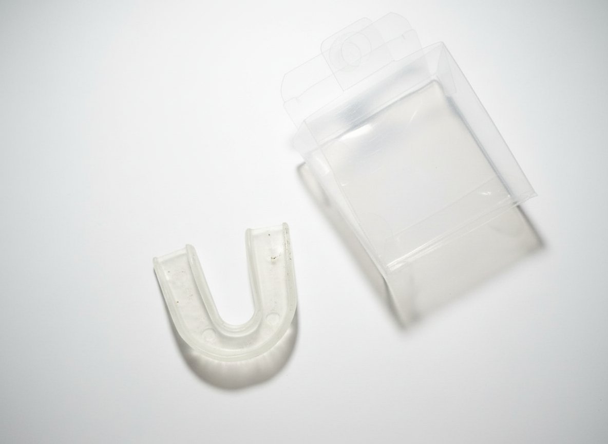 Un protége-dents+un souris optique filaire spider M 835