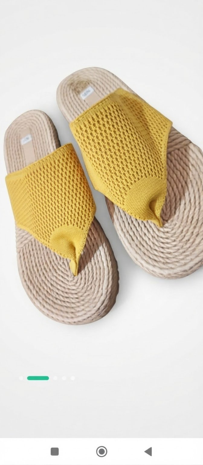 Claquettes jaune moutarde neuf avec étiquette 