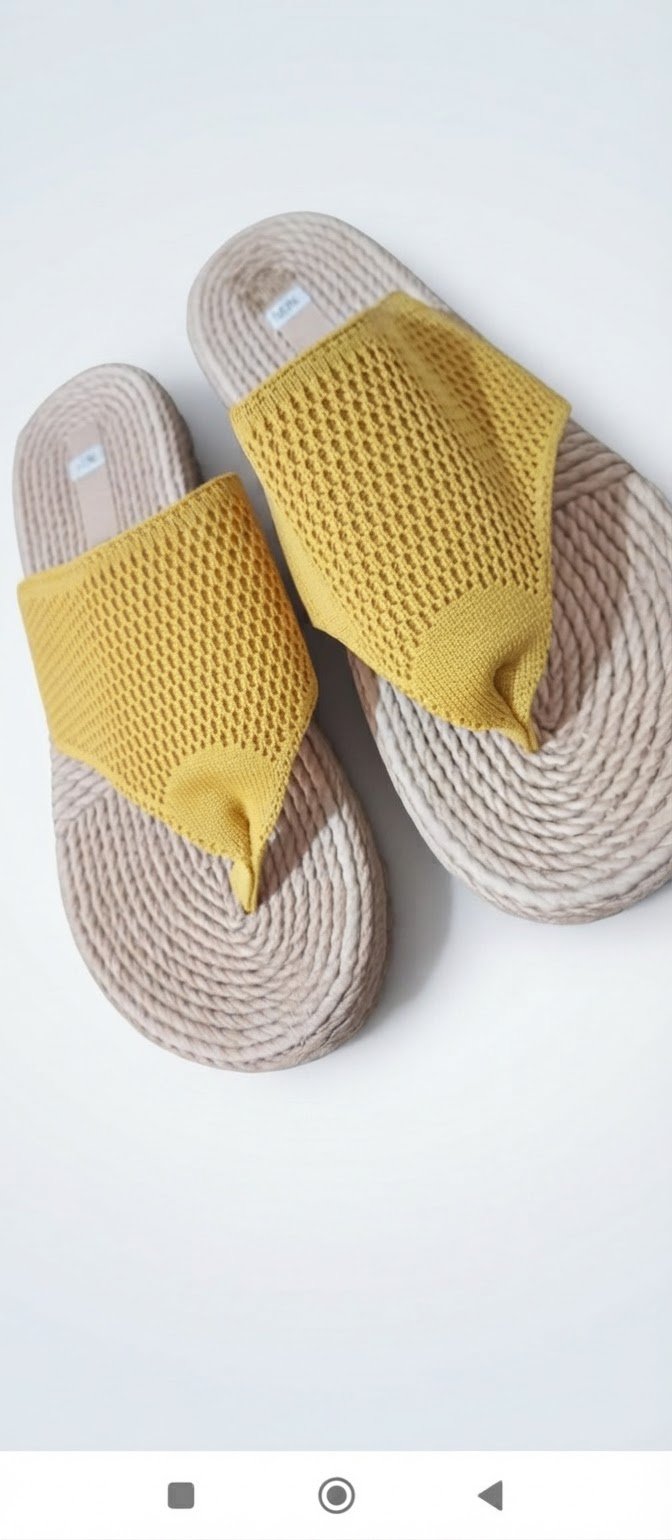  Claquettes jaune moutarde neuf avec étiquette 