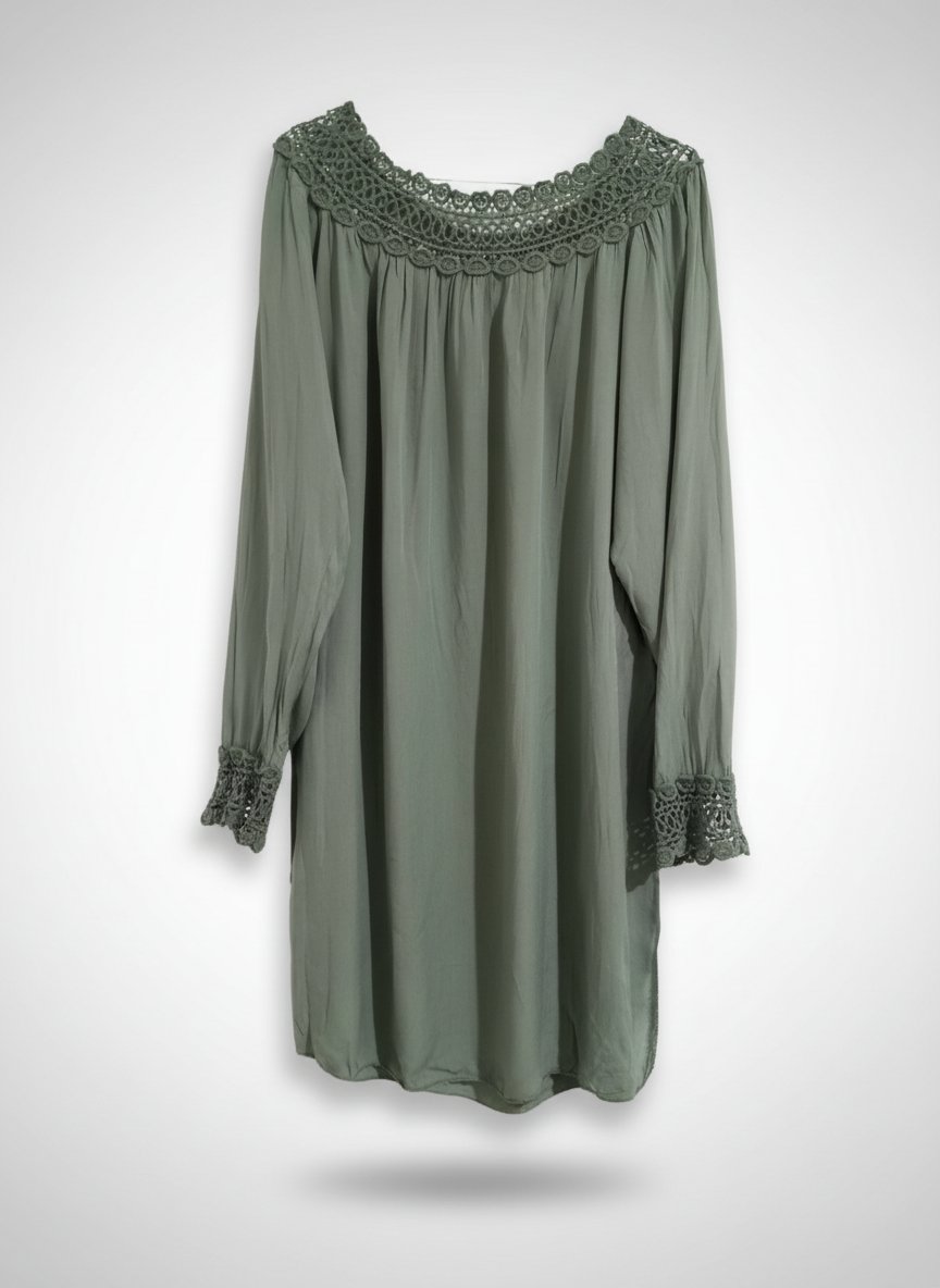 Deux chemises :noir et vert
