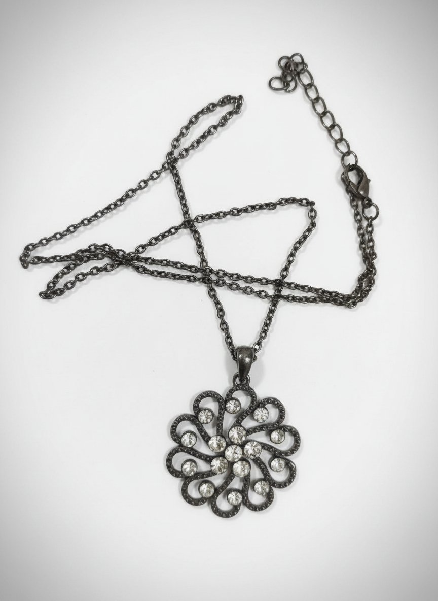 Collier gris