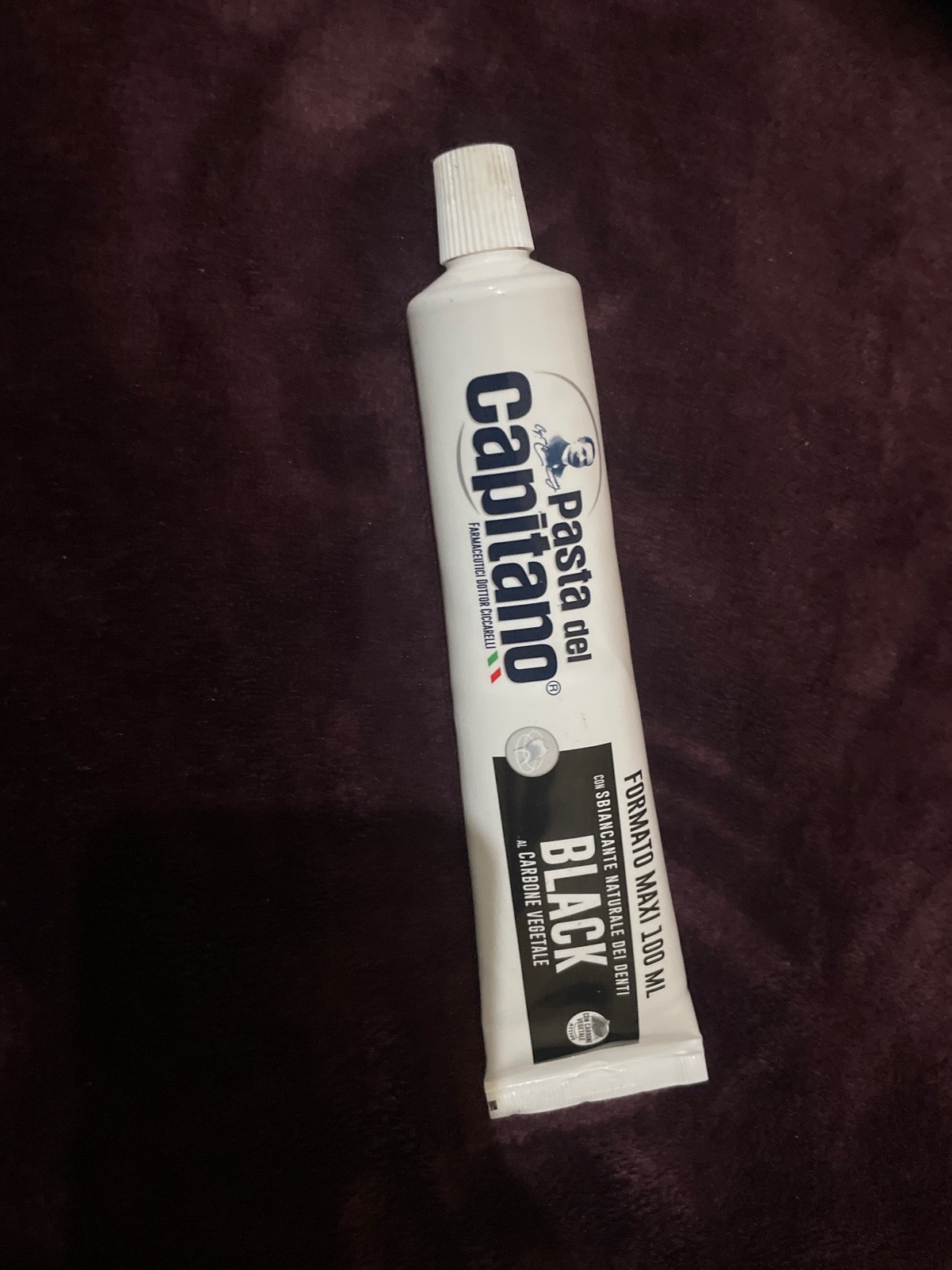 Le fameux dentifrice au charbon