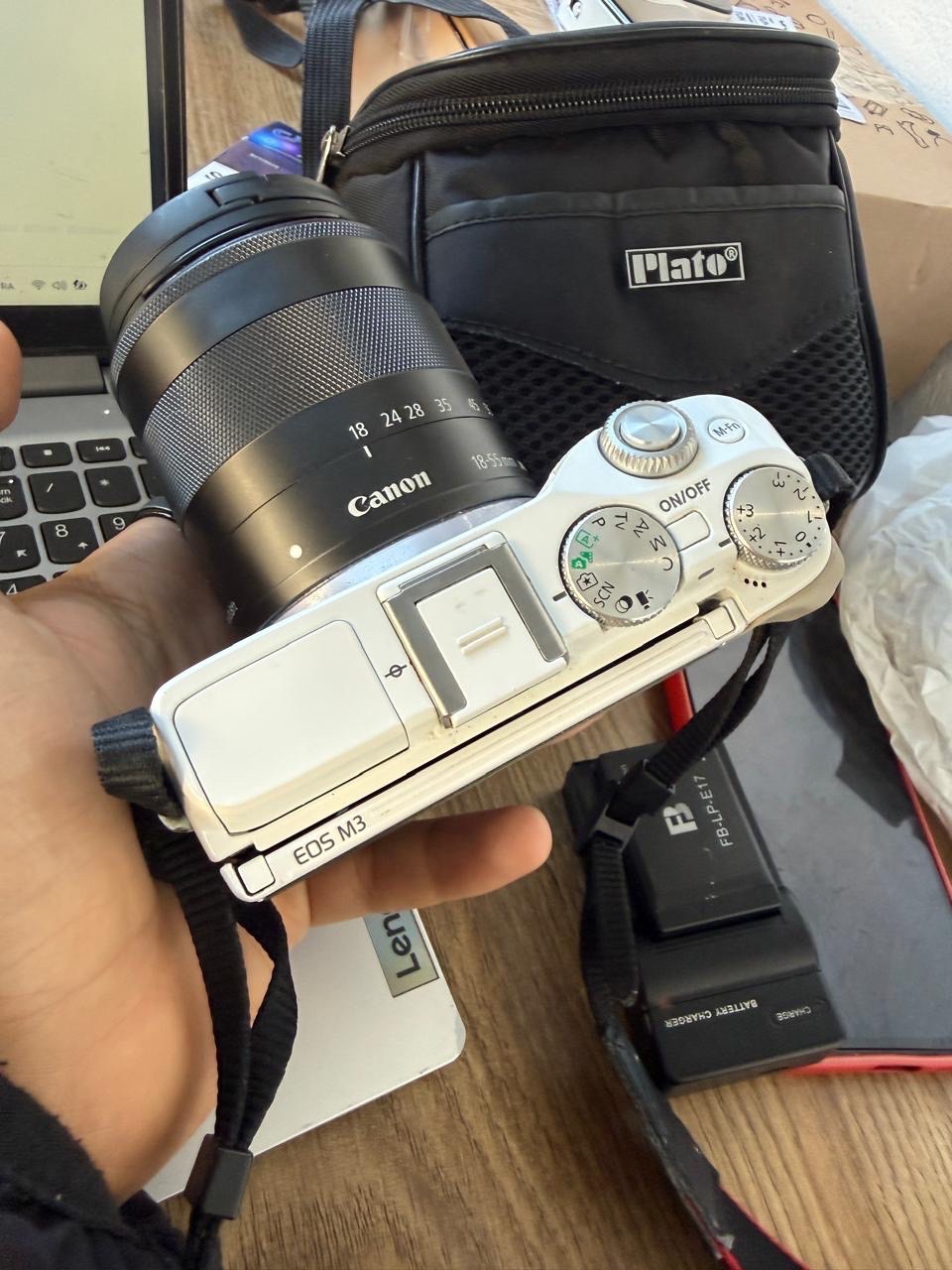 Camera canon M3