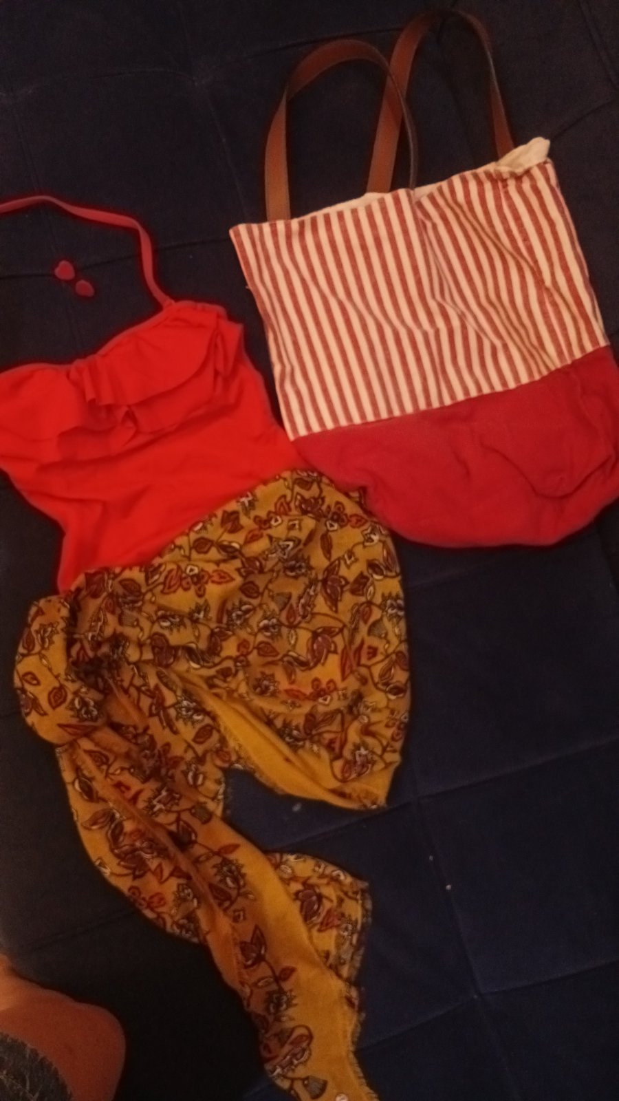 Maillot rouge avec son cache