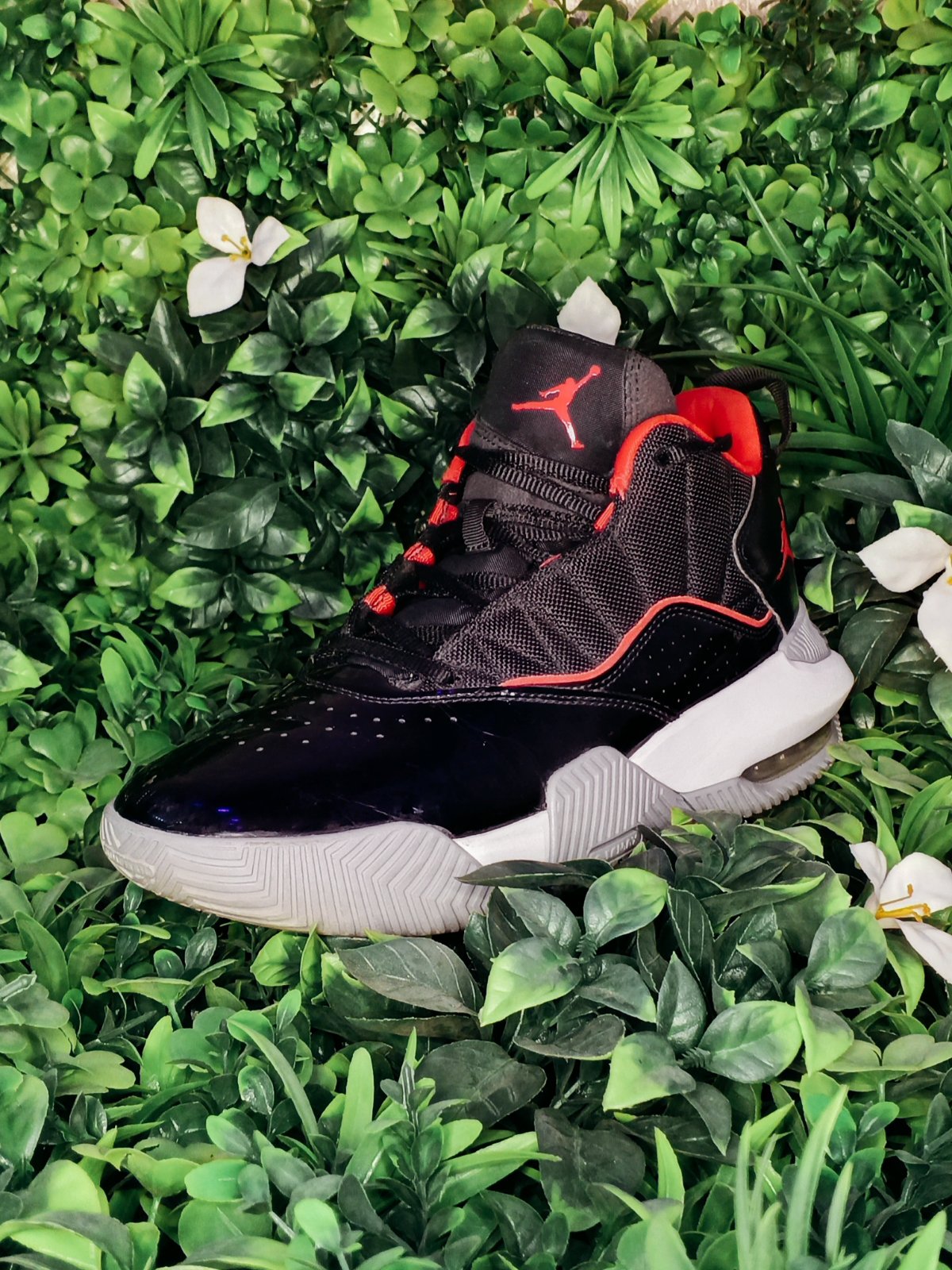 Jordan Max Aura 3 (Black/ University Red-White)