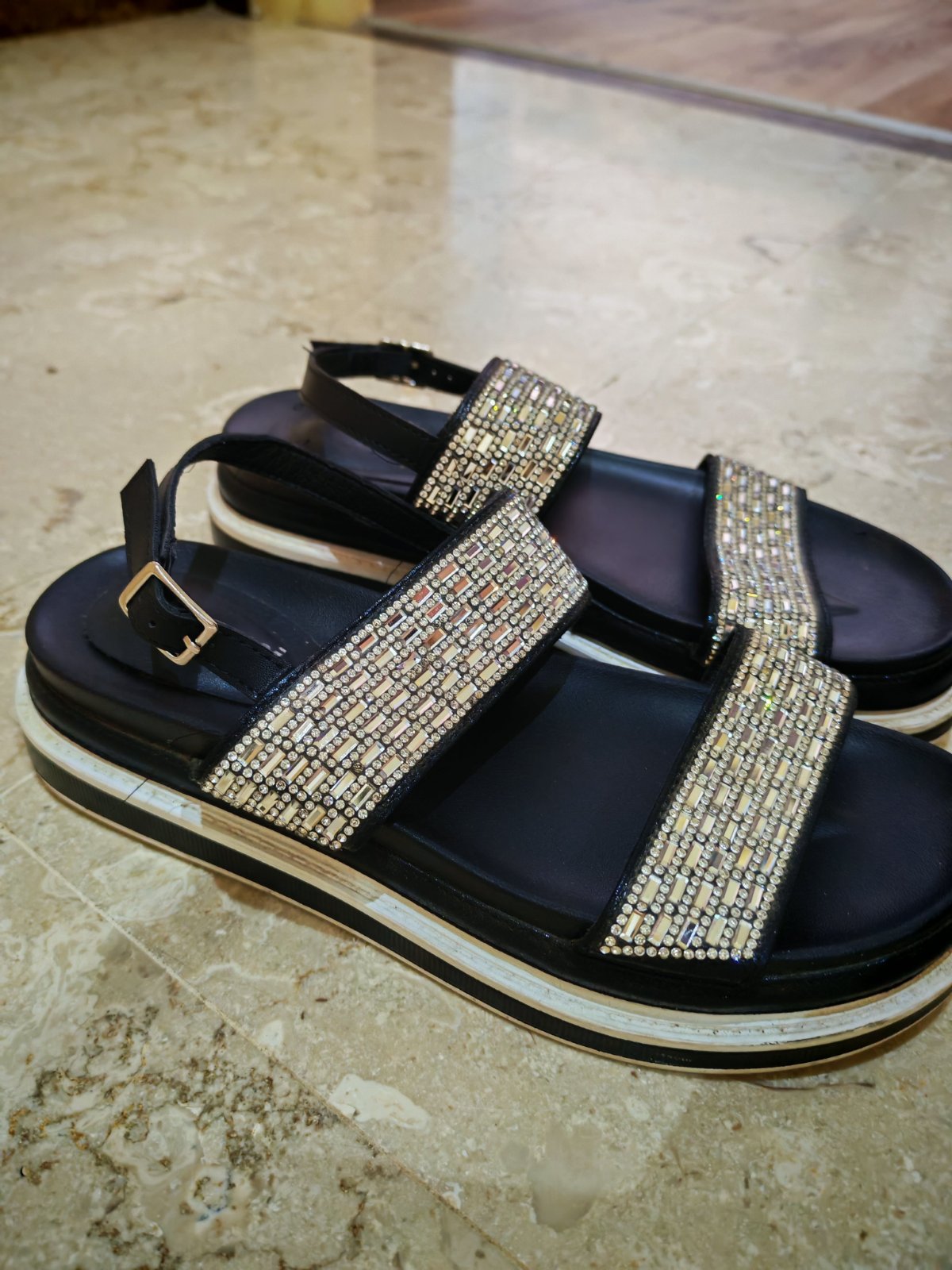 Sandales à plateforme ornées de strass