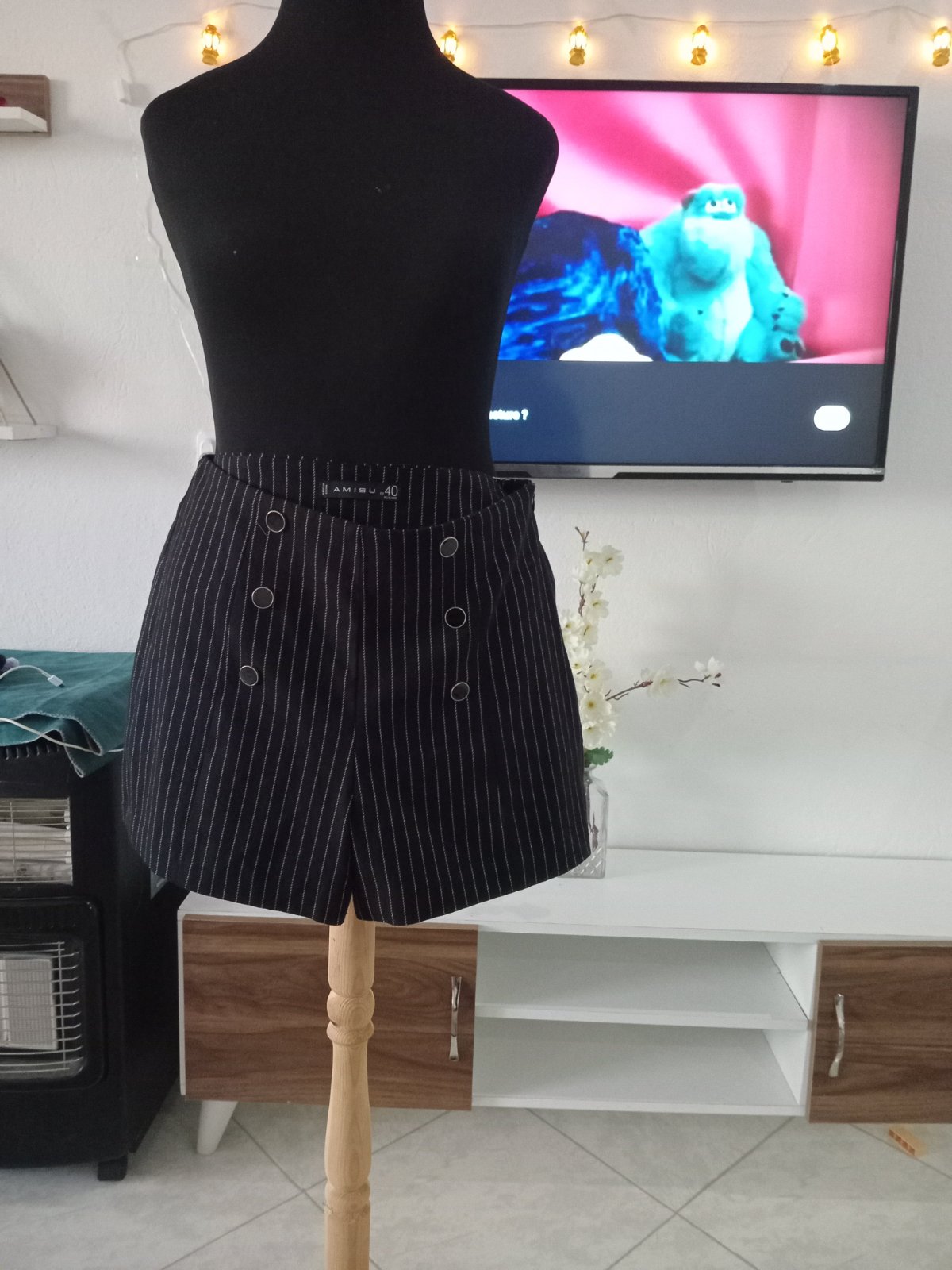 Short noire amusi
