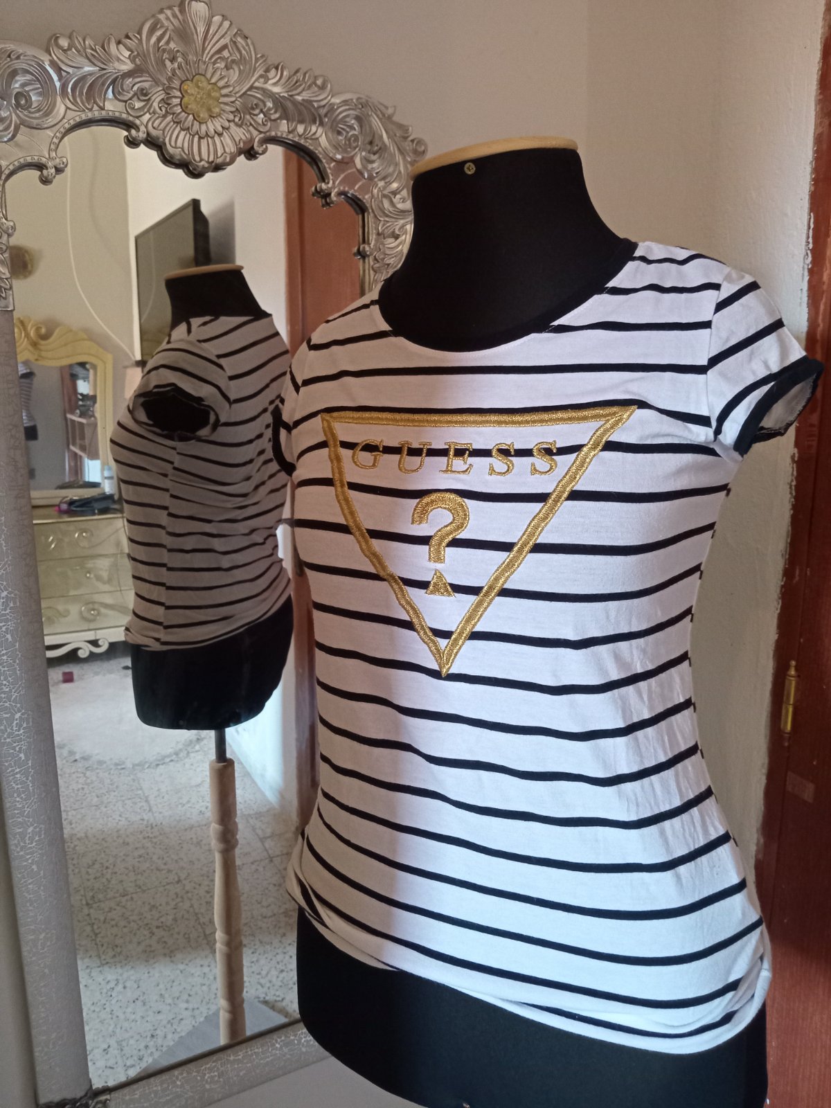 T shirt guess. Authentique 
