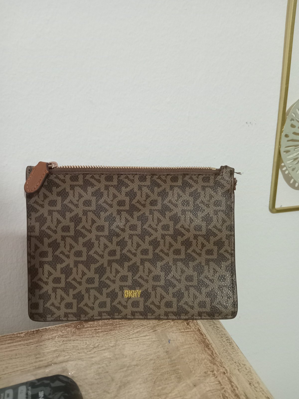 Pouchette dkny authentique avec code serie 