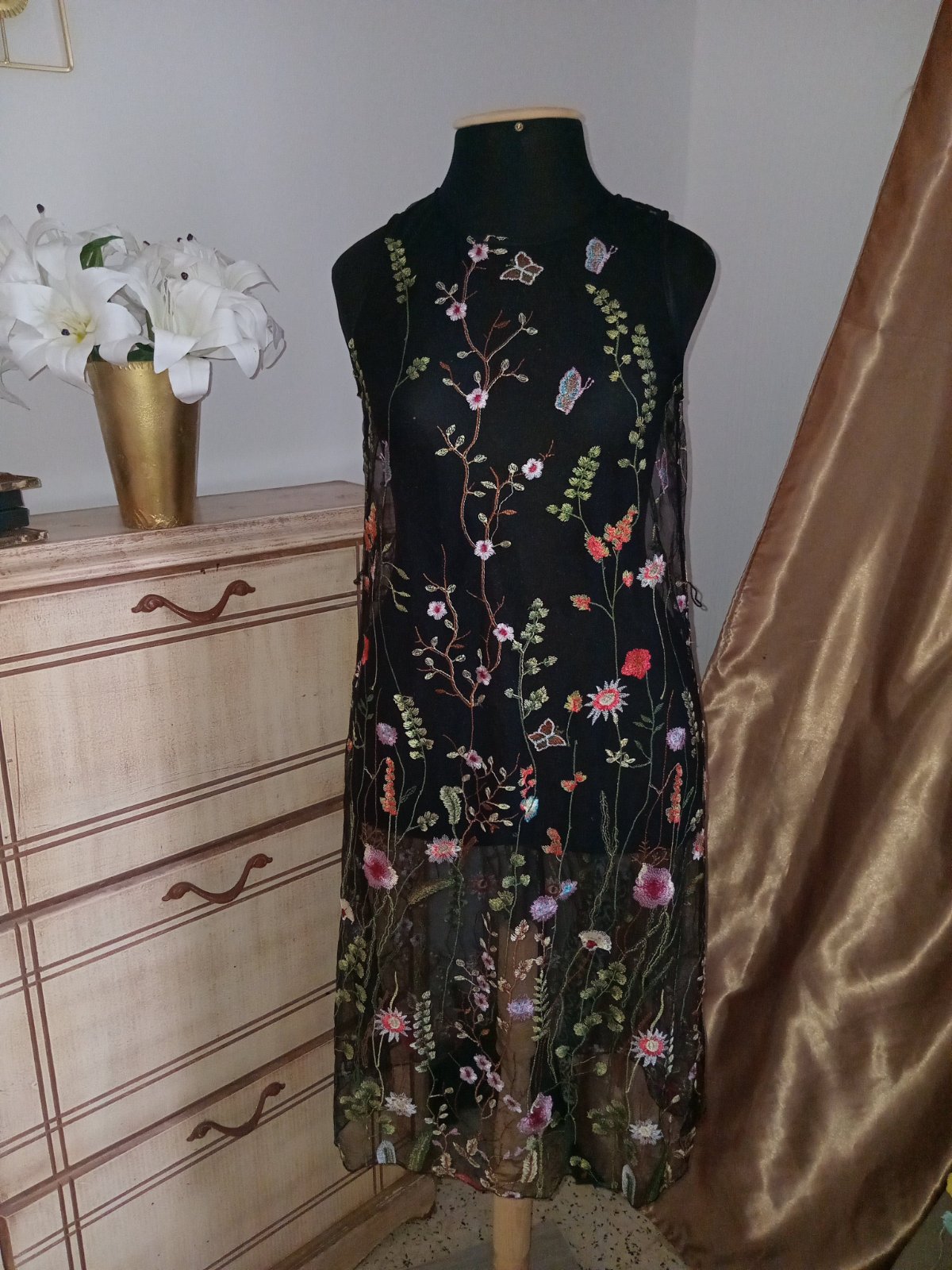 Robe noire broderie anglaise 