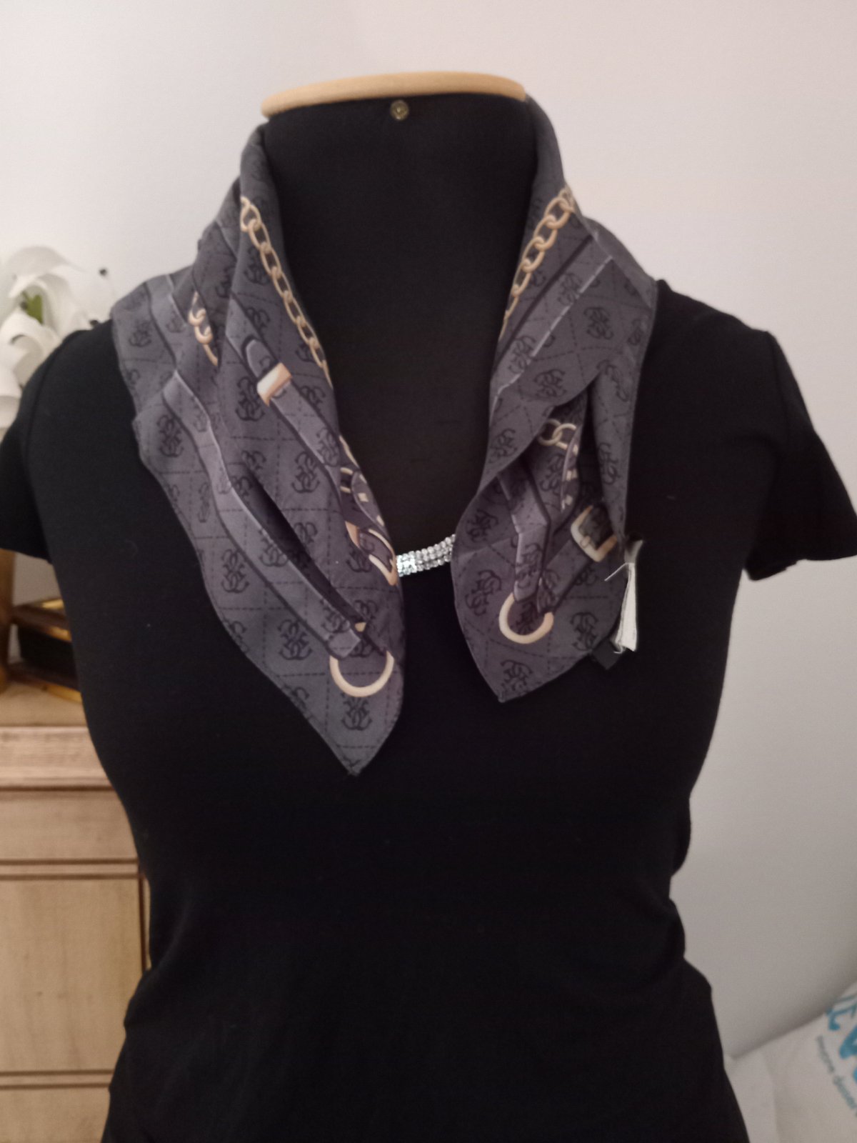 Foulards sghira guess authentique 