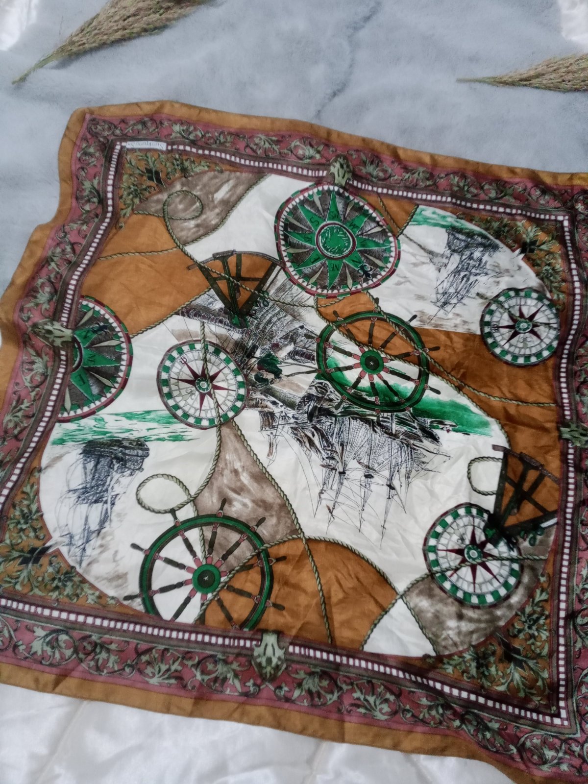 Foulard vintage Sunkyung SA, satiné de très belle qualité