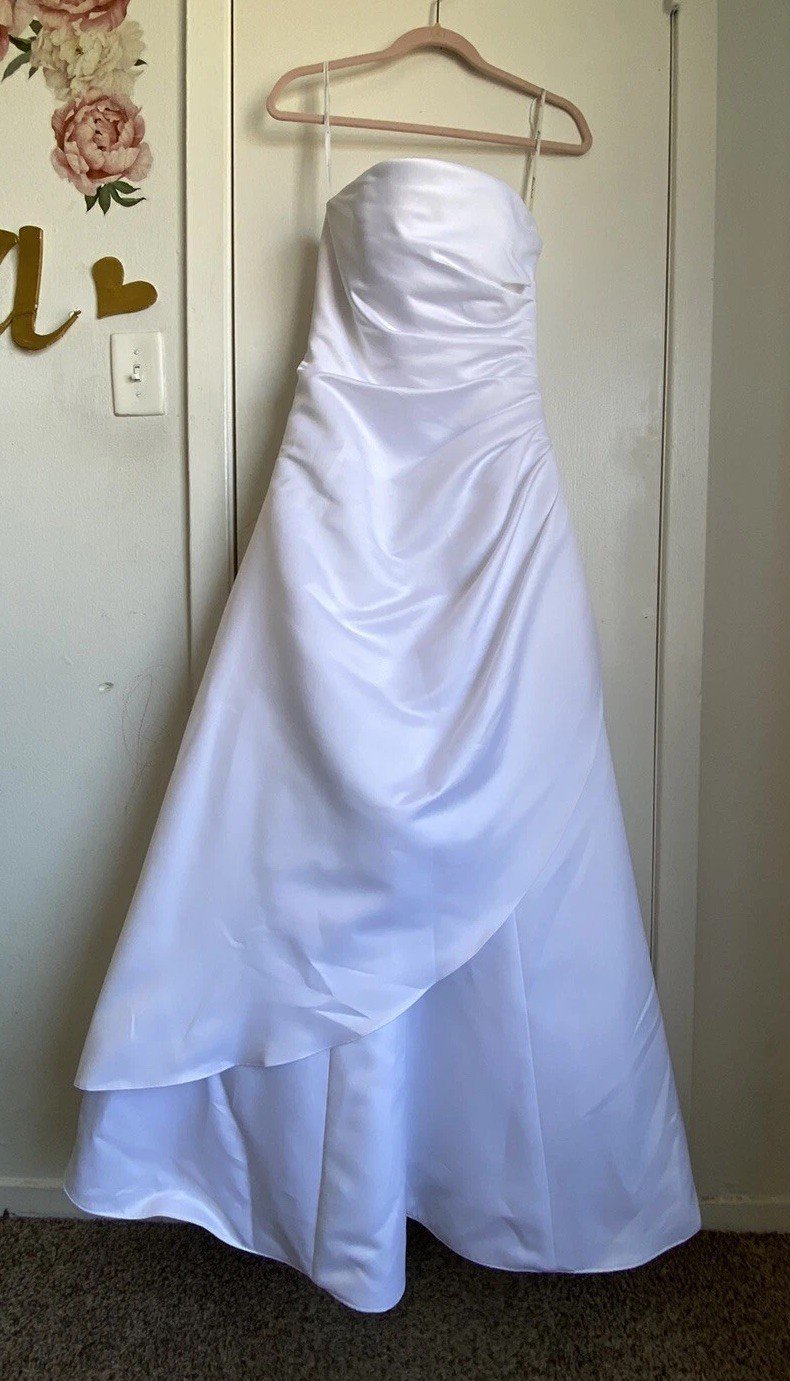 Robe de mariée blanche bustier sans bretelles David’s Bridal Michaelangelo