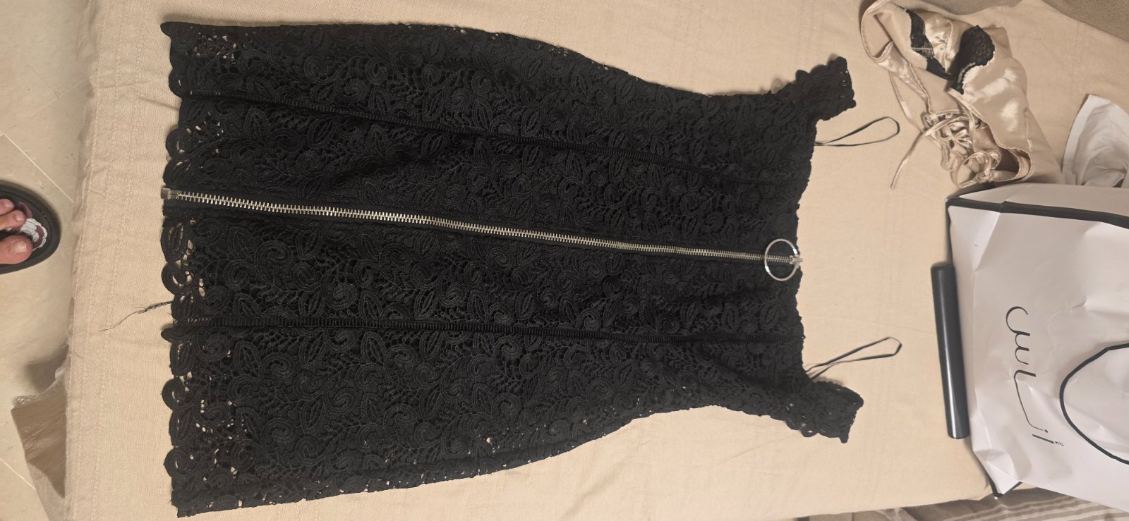 Robe noir col bateau