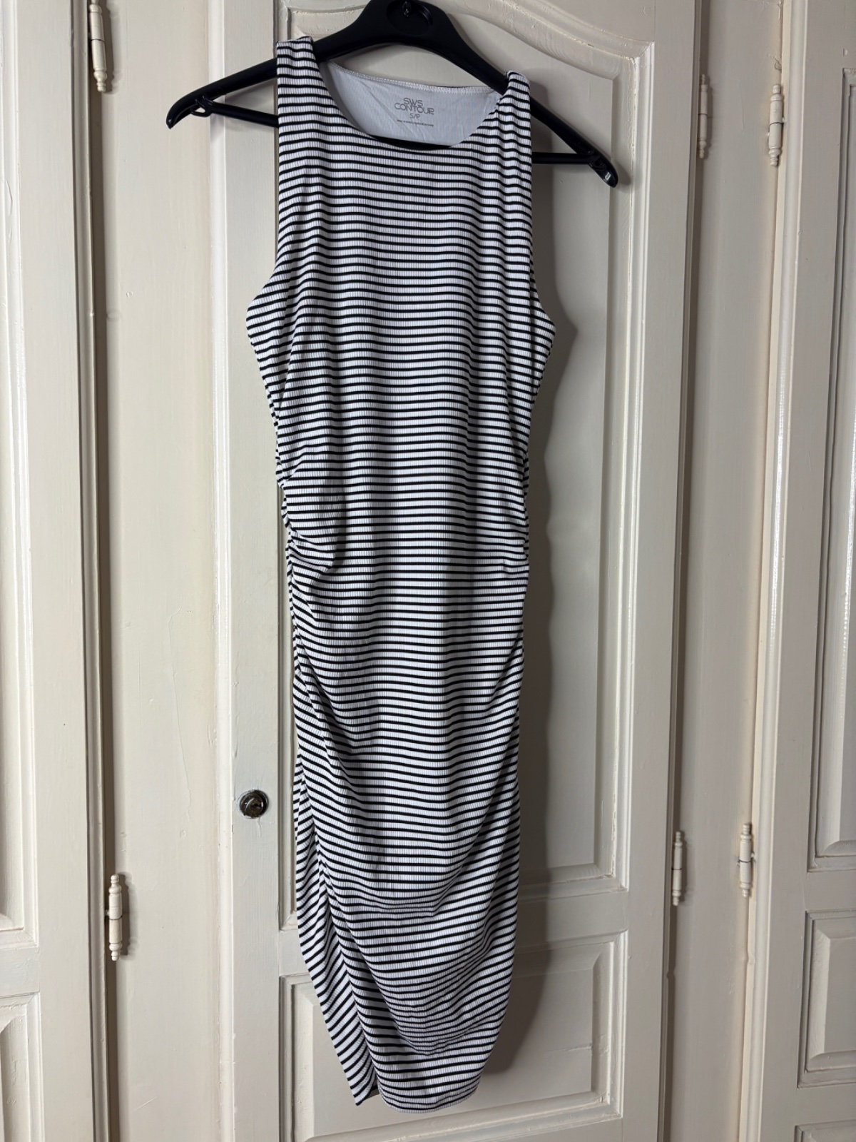 Deux robes mini ajustées