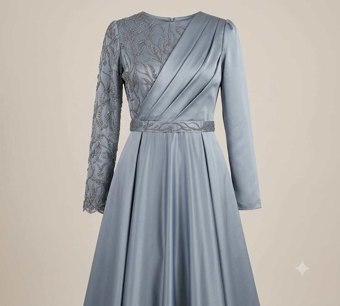 Robe longue de soirée gris bleu satin avec broderie