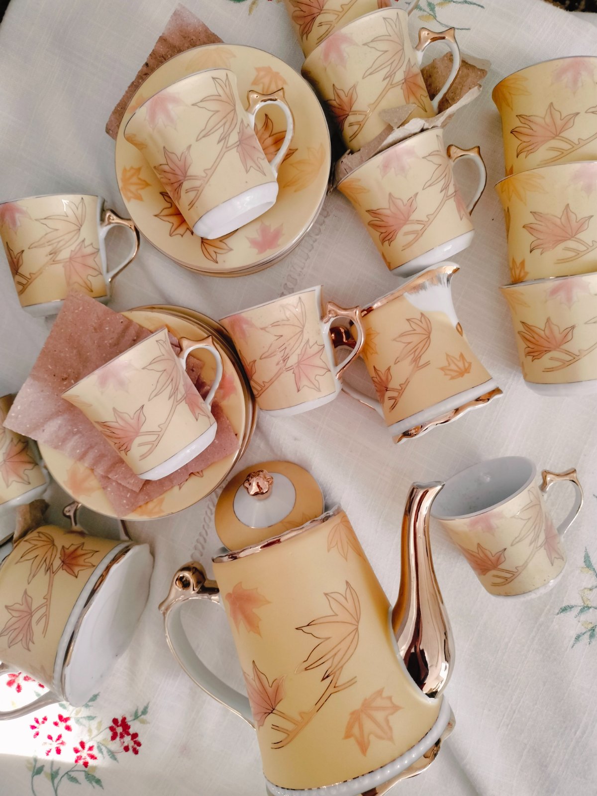 Vintage collection ✨25 pièce ✨ Neuf avec étiquettes 🤎 service a Café  ✨12 tasses 