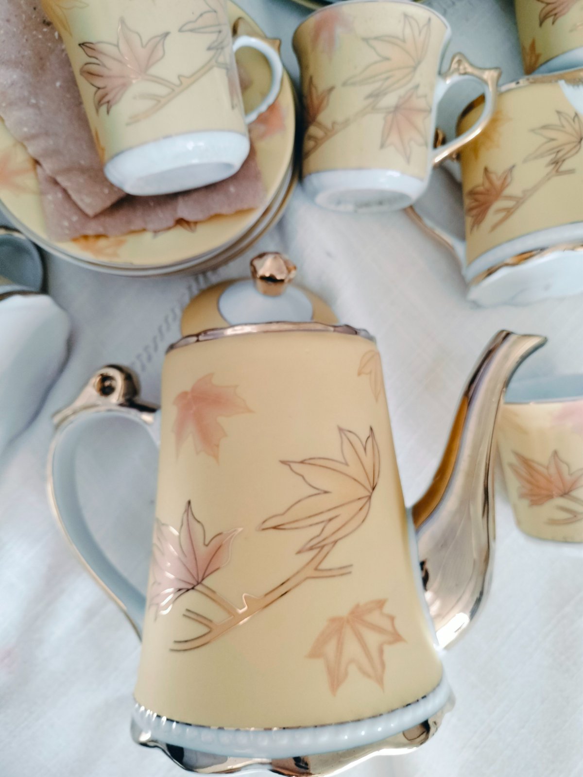💫 neuf Vintage collection ✨25 pièce ✨ Neuf avec étiquettes 🤎 service a Café  ✨12 tasses 