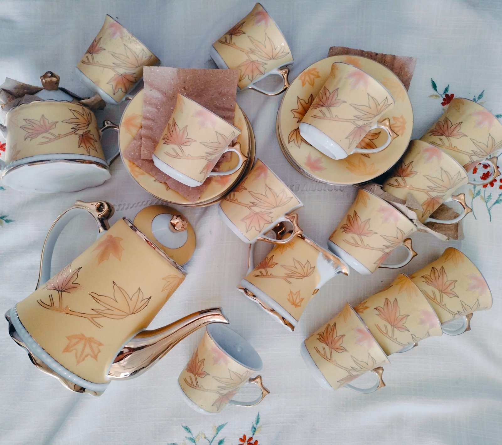 💫✨💫 neuf Vintage collection ✨25 pièce ✨ Neuf avec étiquettes 🤎 service a Café  ✨12 tasses 
