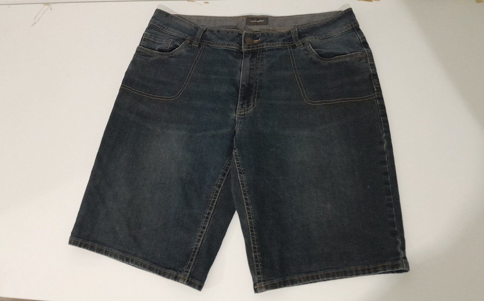 Jorts en jean denim brut brodé
