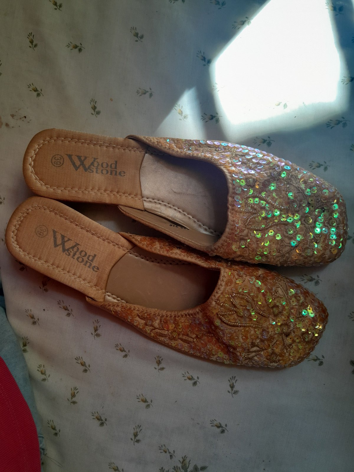 Mules Orientales Broderie & Paillettes Dorées Wood Stone